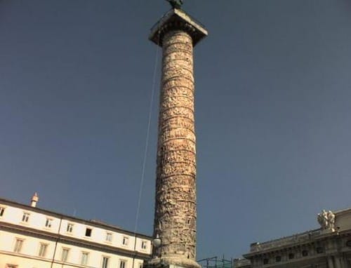 La imponente columna de Marco Aurelio