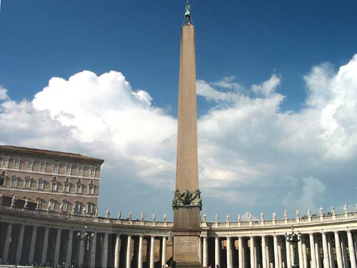 El obelisco egipcio del Vaticano El obelisco egipcio del Vaticano
