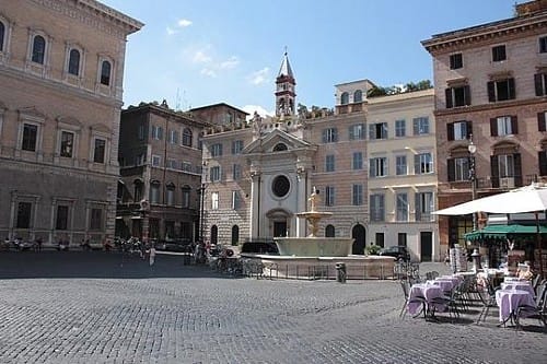 Piazza Farnese, un rincón tranquilo y señorial
