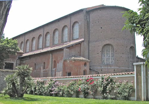 La Basílica de Santa Sabina La Basílica de Santa Sabina